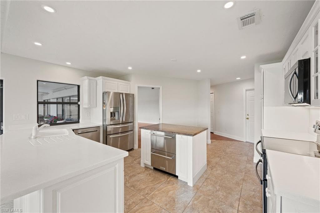 1203 Foxfire Ln, Naples, FL 34104-8