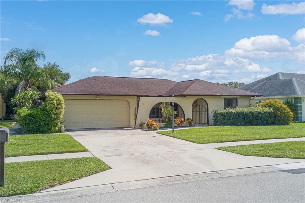 265 Marseille Dr, Naples, FL 34112-26