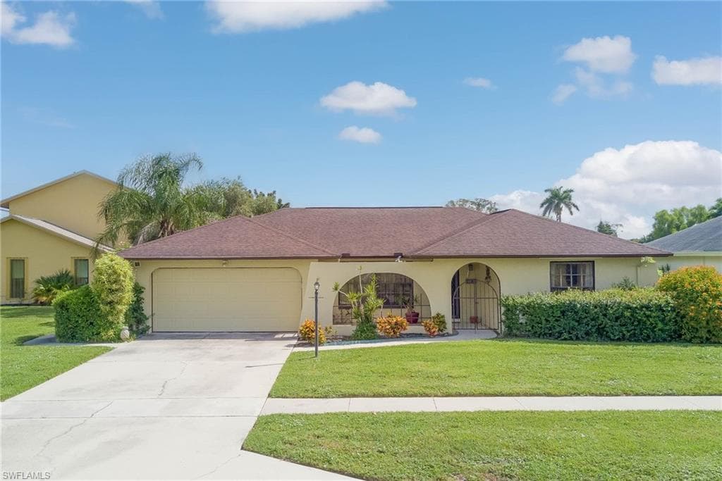 265 Marseille Dr, Naples, FL 34112-2
