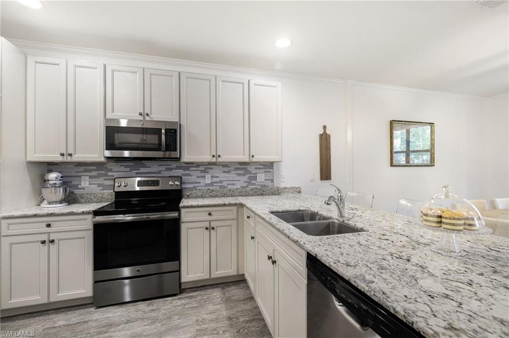 7887 Bristol Cir, Naples, FL 34120-9