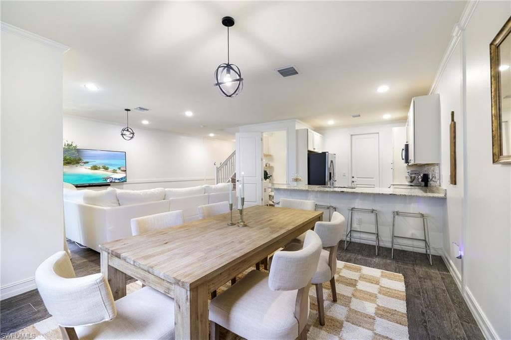 7887 Bristol Cir, Naples, FL 34120-12