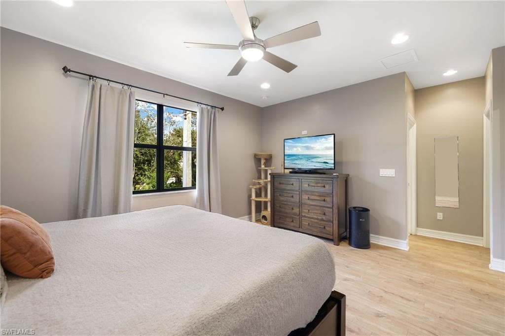 7887 Bristol Cir, Naples, FL 34120-15