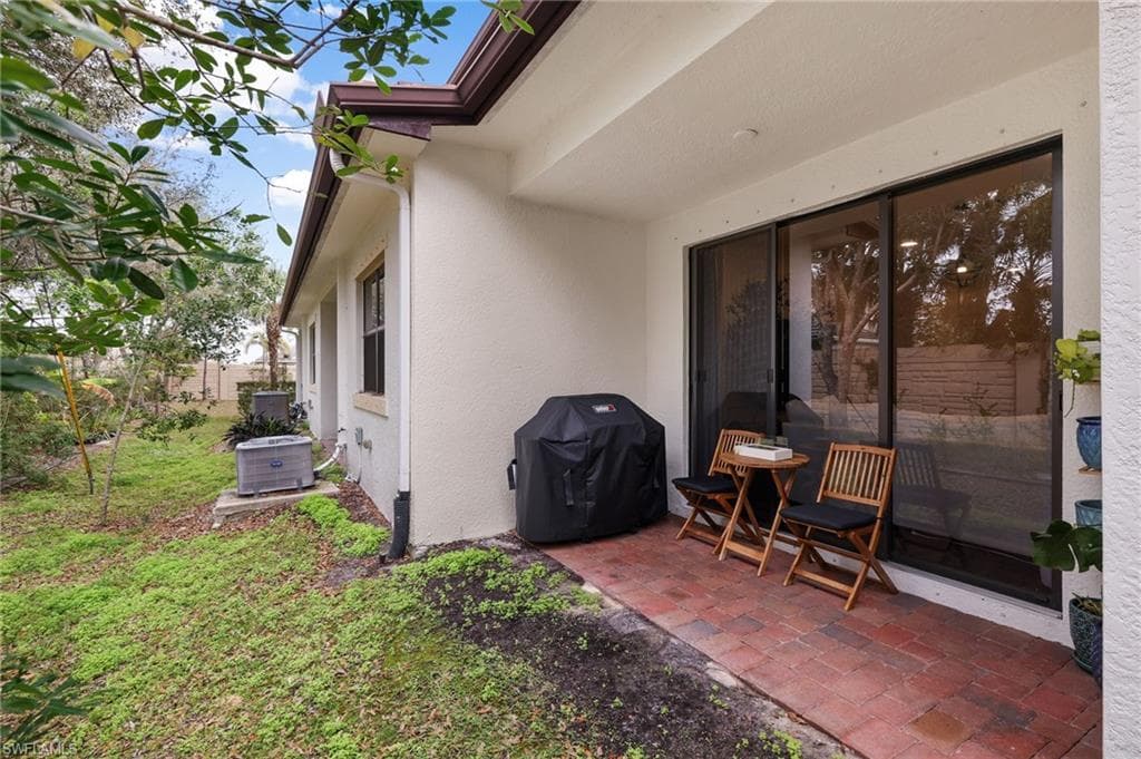 7887 Bristol Cir, Naples, FL 34120-31