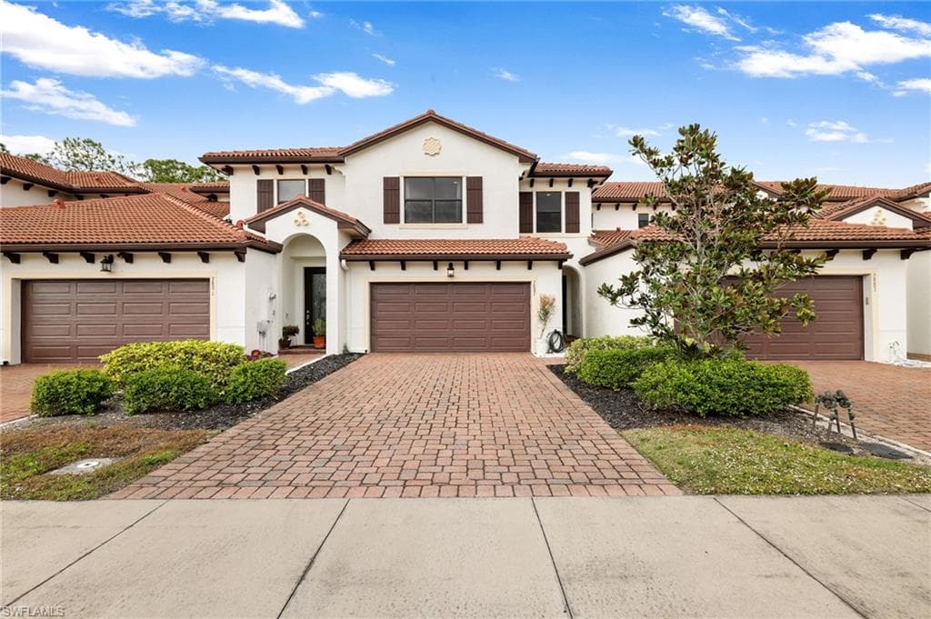 7887 Bristol Cir, Naples, FL 34120-32