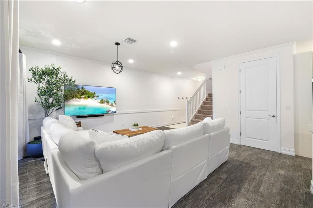 7887 Bristol Cir, Naples, FL 34120-7