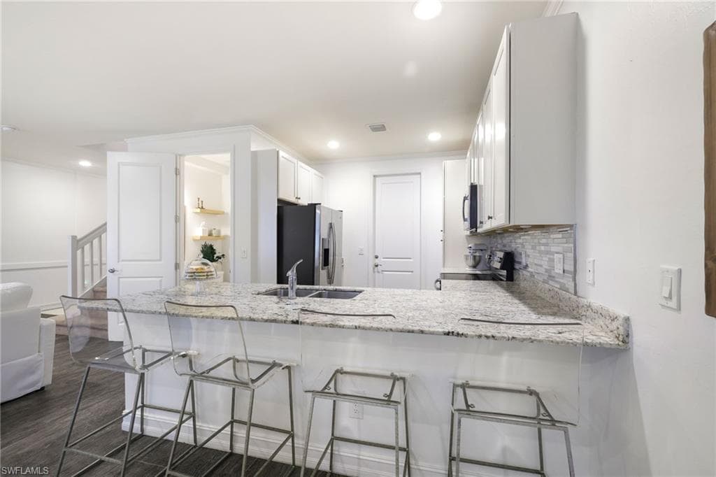 7887 Bristol Cir, Naples, FL 34120-8