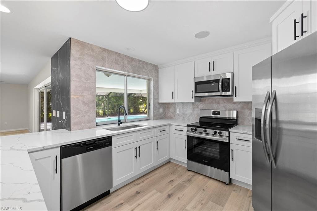 6779 Overlook Dr, Fort Myers, FL 33919-4
