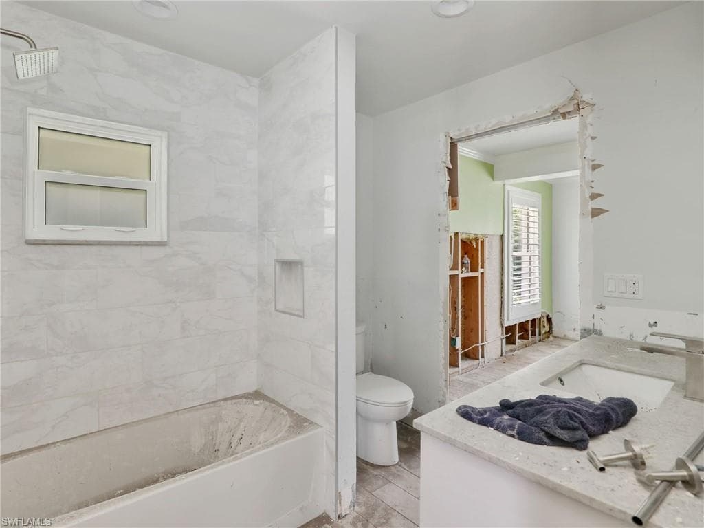 9964 Puopolo Ln, Bonita Springs, FL 34135-12