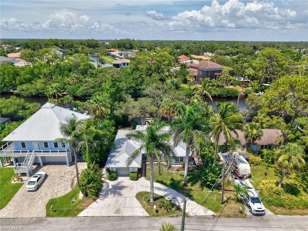 9964 Puopolo Ln, Bonita Springs, FL 34135-1