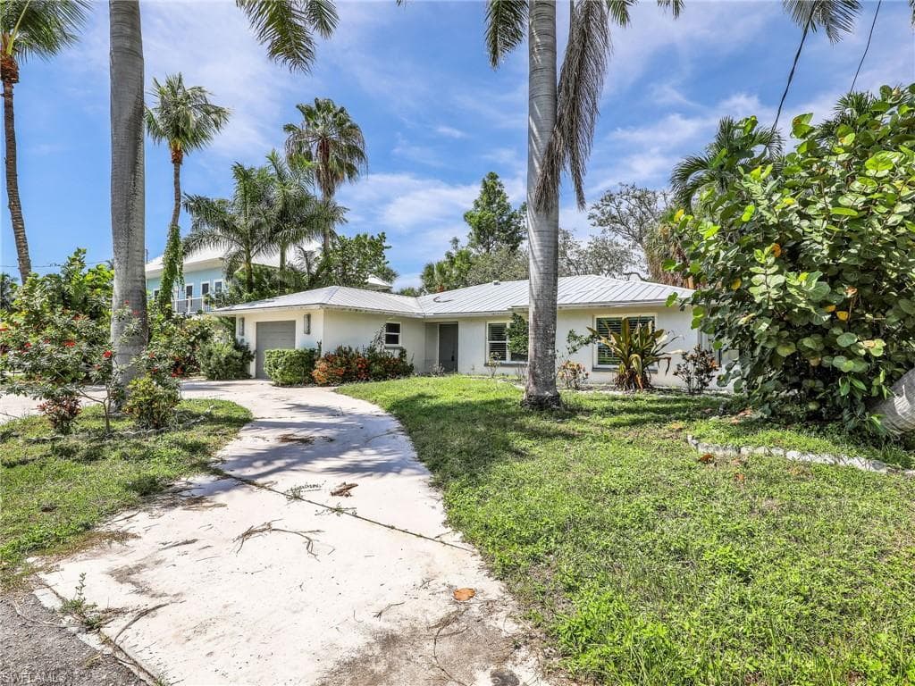 9964 Puopolo Ln, Bonita Springs, FL 34135-5