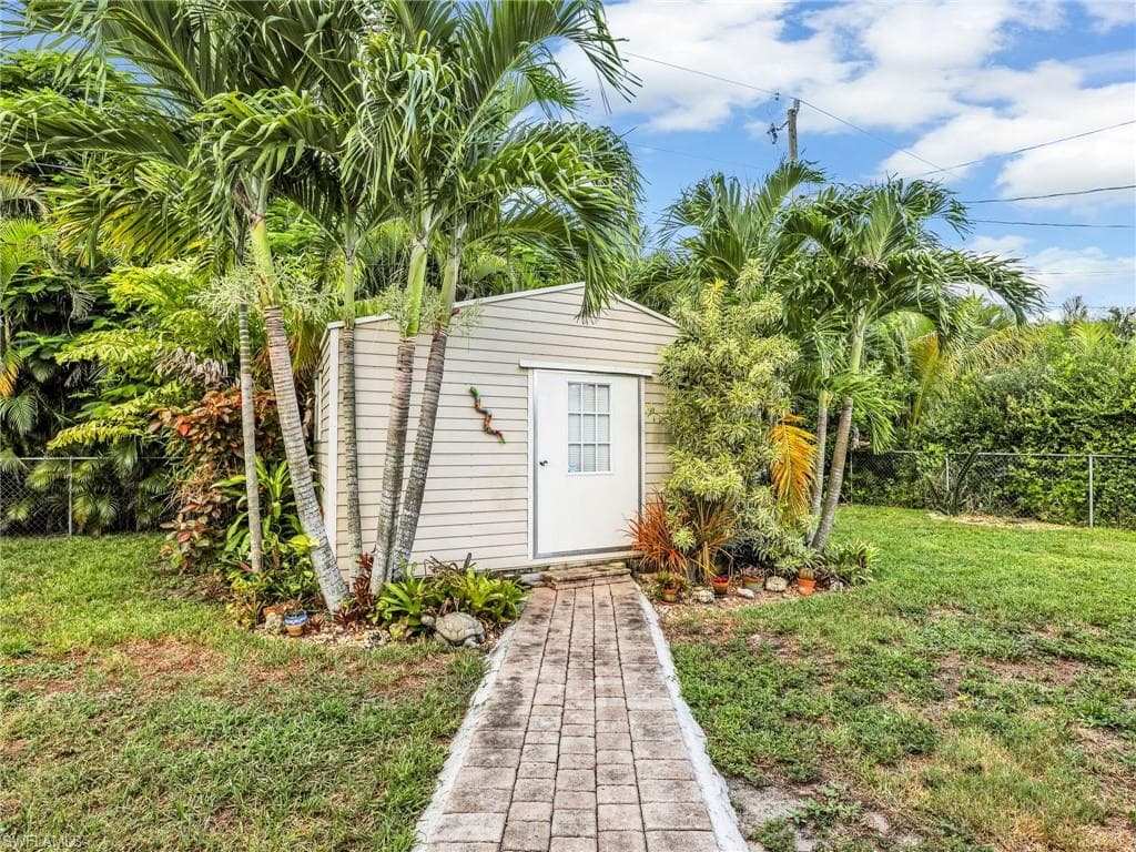 208 Aviation Pkwy, Cape Coral, FL 33904-28