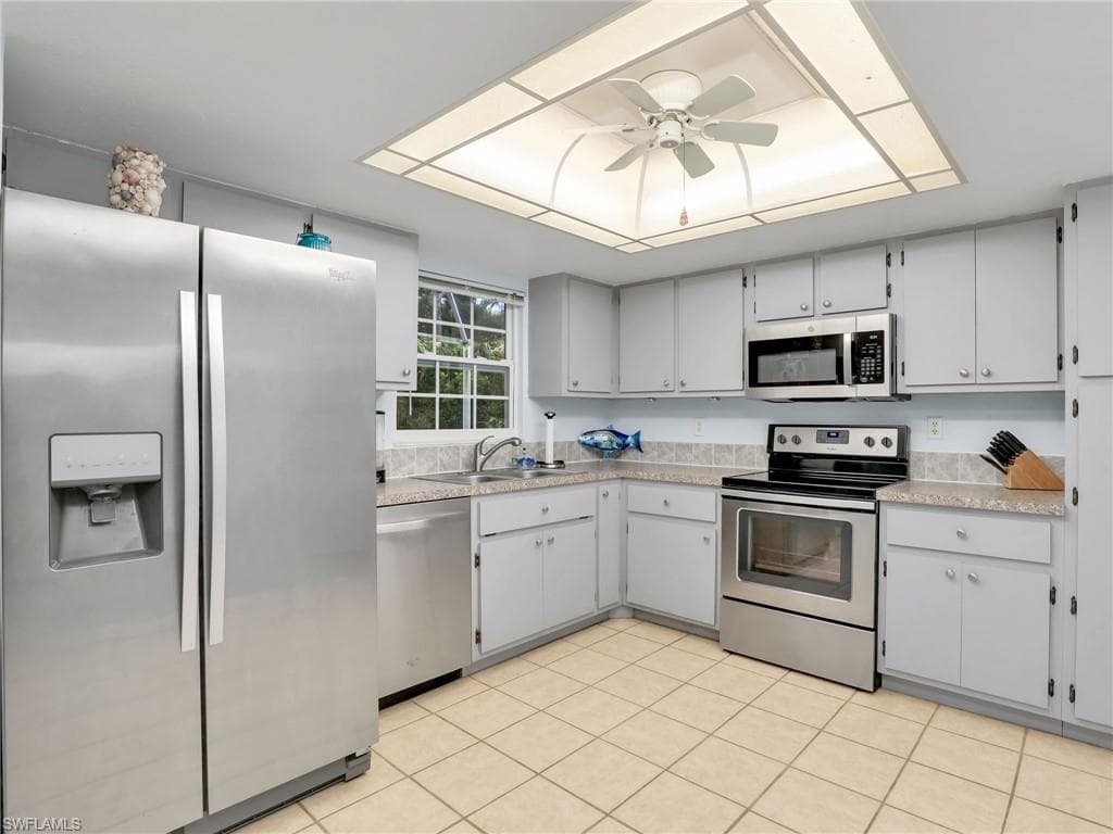 208 Aviation Pkwy, Cape Coral, FL 33904-2