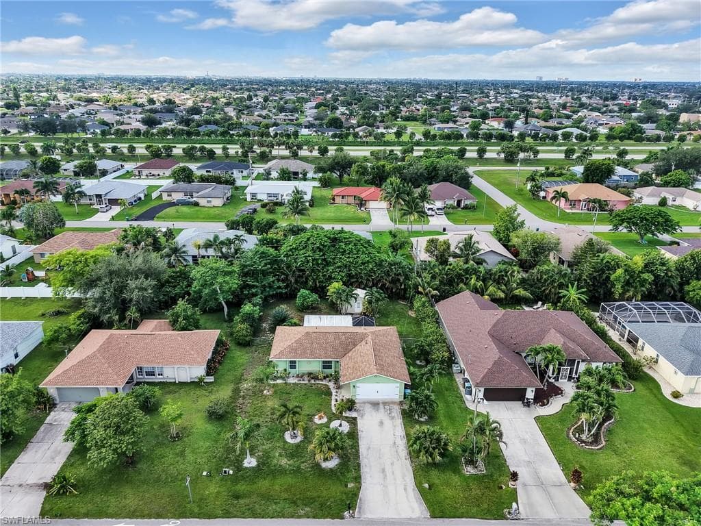 208 Aviation Pkwy, Cape Coral, FL 33904-3