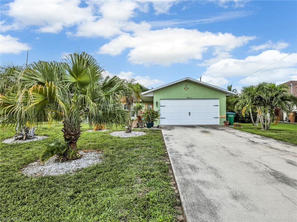 208 Aviation Pkwy, Cape Coral, FL 33904-4