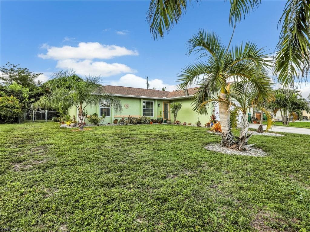 208 Aviation Pkwy, Cape Coral, FL 33904-5