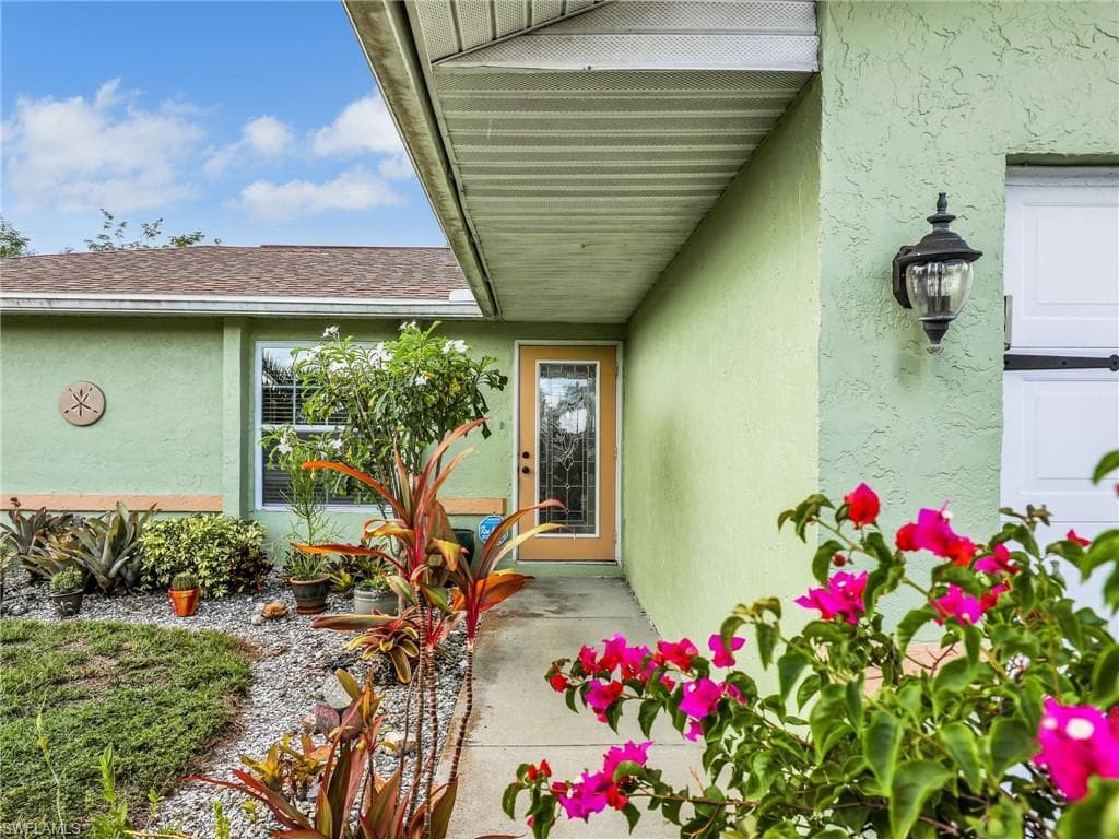 208 Aviation Pkwy, Cape Coral, FL 33904-6