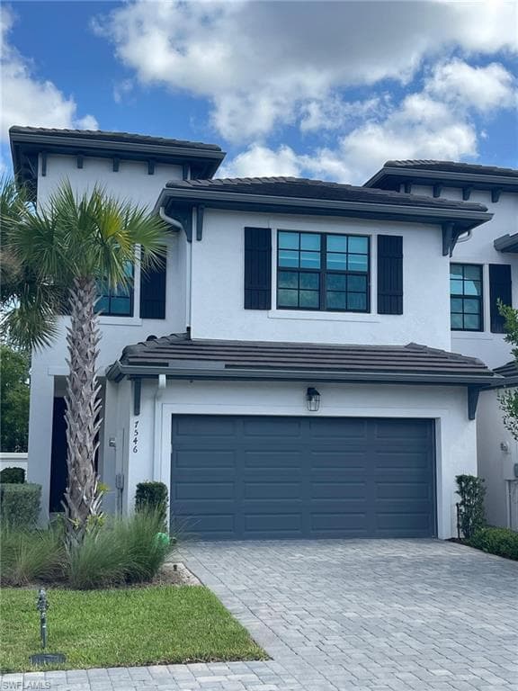7546 Rockefeller Dr, Naples, FL 34119-1