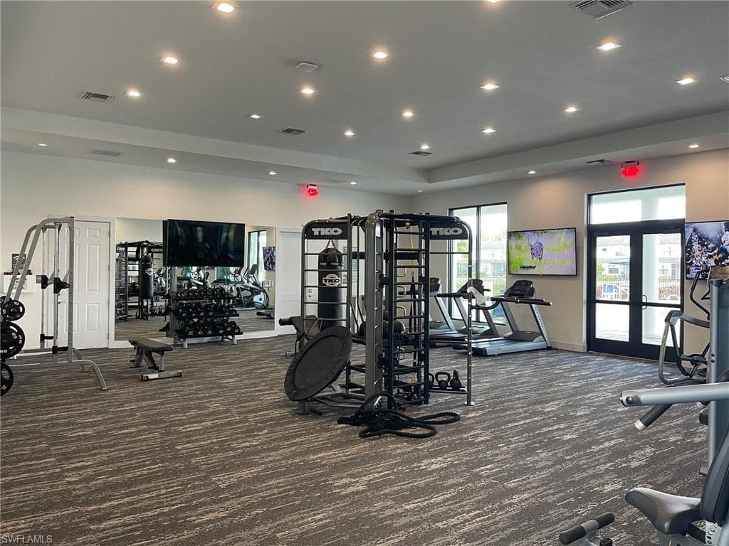 7546 Rockefeller Dr, Naples, FL 34119-2