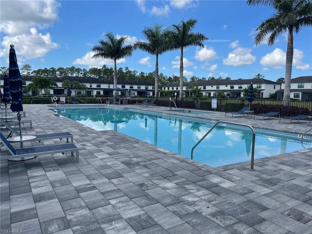 7546 Rockefeller Dr, Naples, FL 34119-3