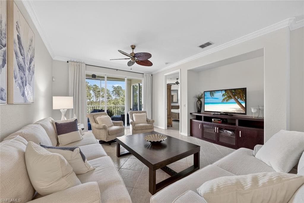 4863 Hampshire Ct 4-202, Naples, FL 34112-9