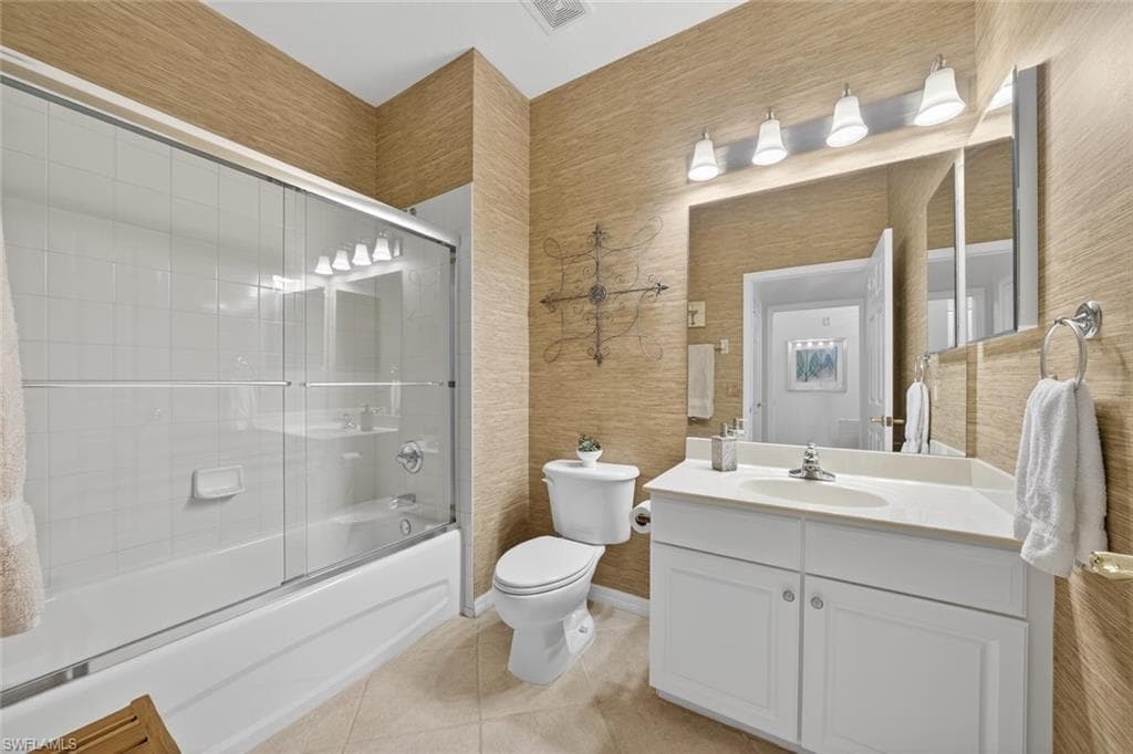 4863 Hampshire Ct 4-202, Naples, FL 34112-15