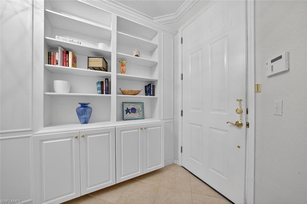 4863 Hampshire Ct 4-202, Naples, FL 34112-17