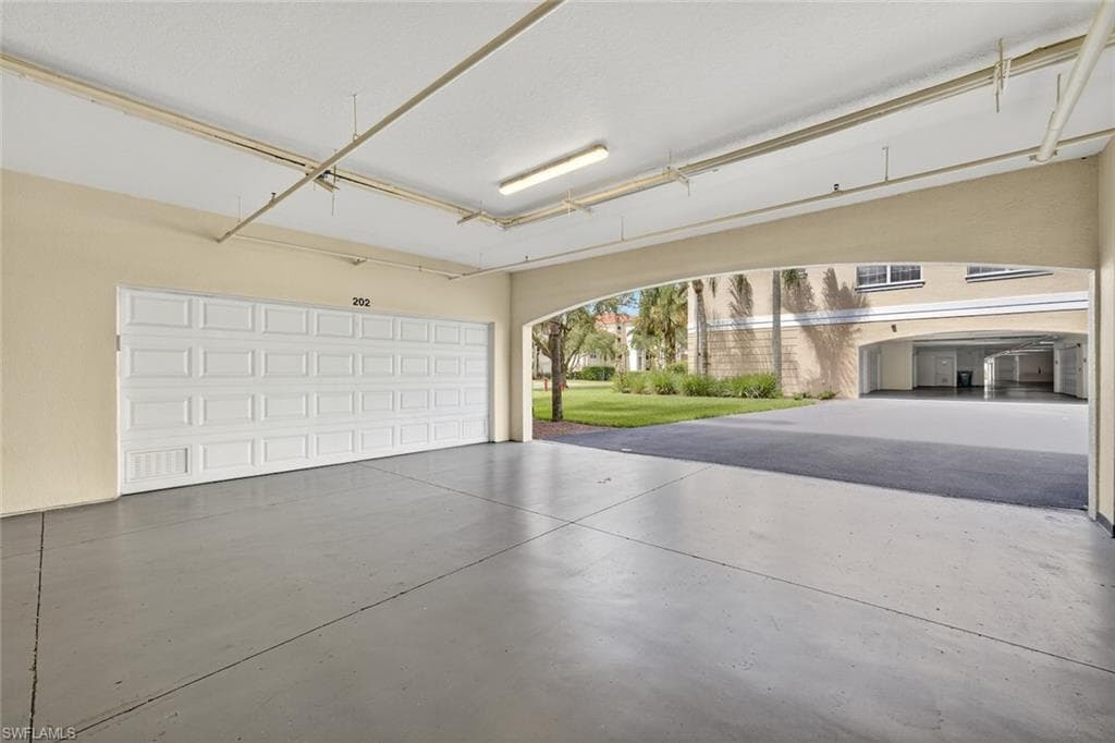 4863 Hampshire Ct 4-202, Naples, FL 34112-19