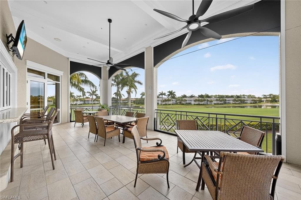 4863 Hampshire Ct 4-202, Naples, FL 34112-38