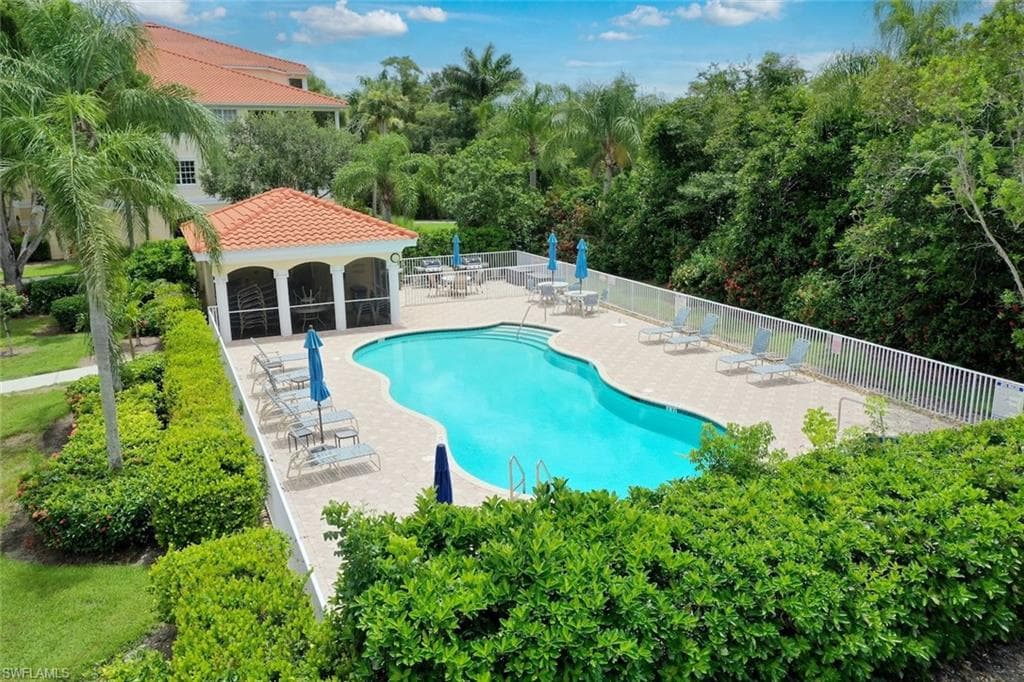 4863 Hampshire Ct 4-202, Naples, FL 34112-39