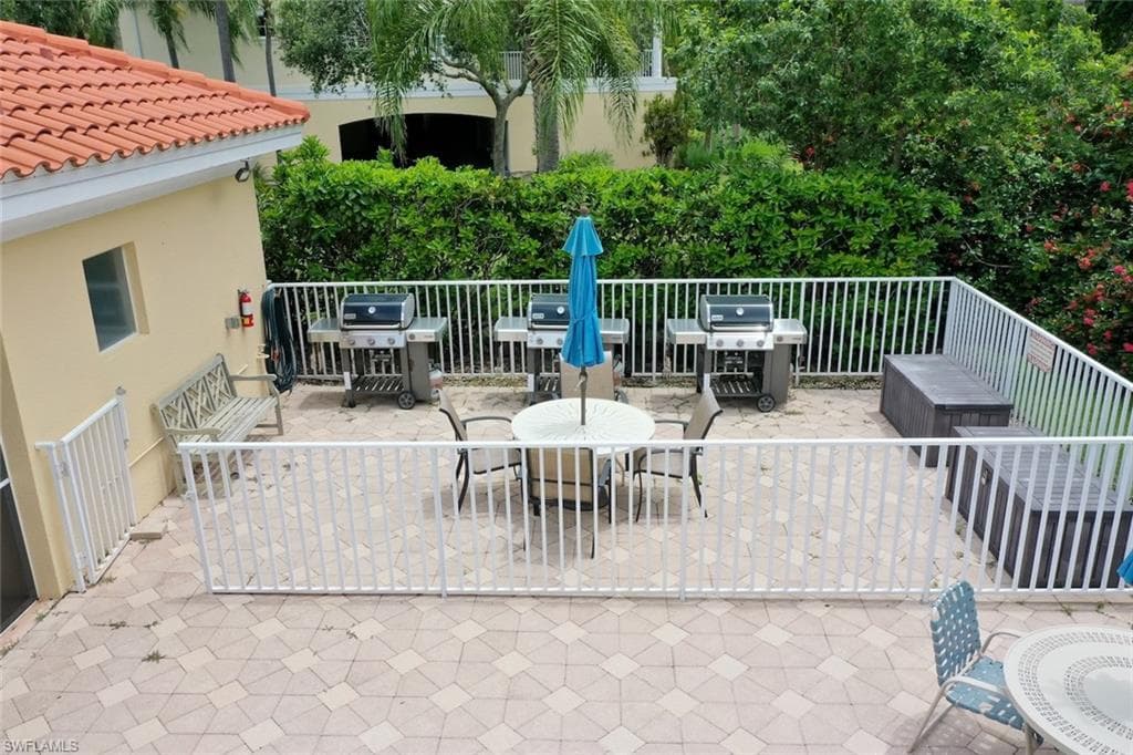 4863 Hampshire Ct 4-202, Naples, FL 34112-40