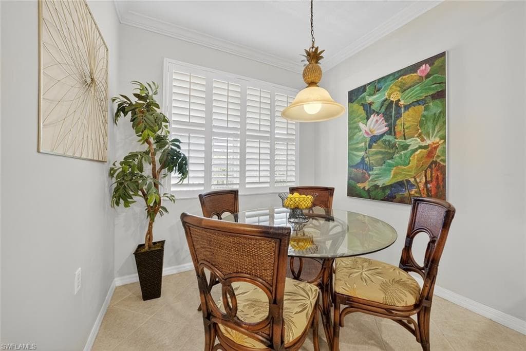 4863 Hampshire Ct 4-202, Naples, FL 34112-6