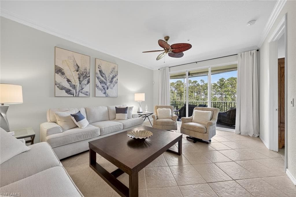 4863 Hampshire Ct 4-202, Naples, FL 34112-8