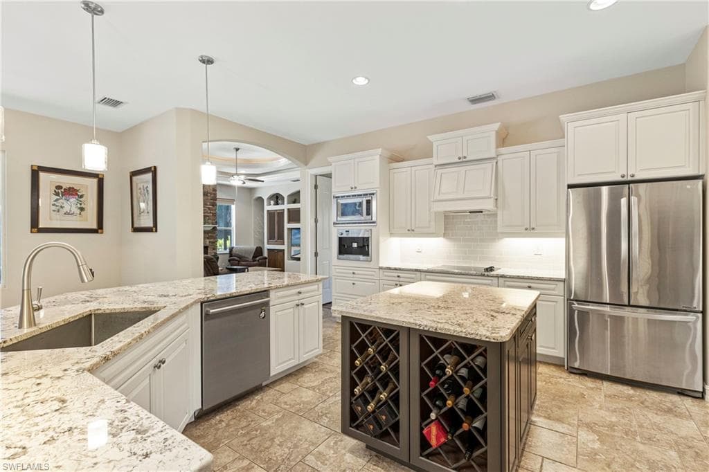 2116 Harlans Run, Naples, FL 34105-9