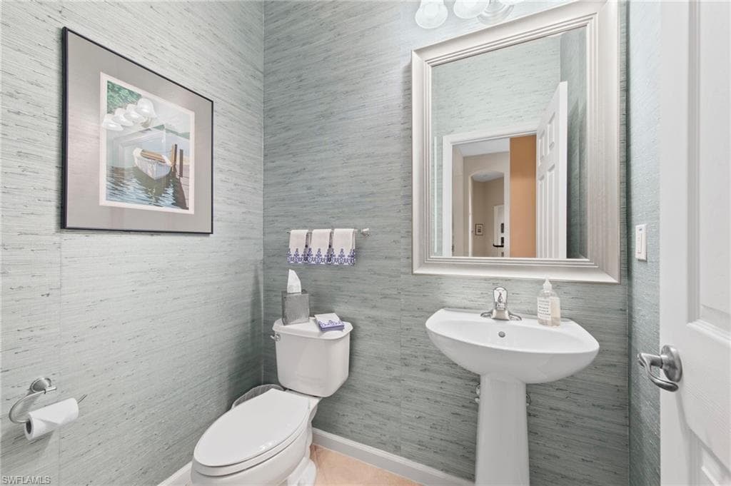 8215 Potomac Ln, Naples, FL 34104-13