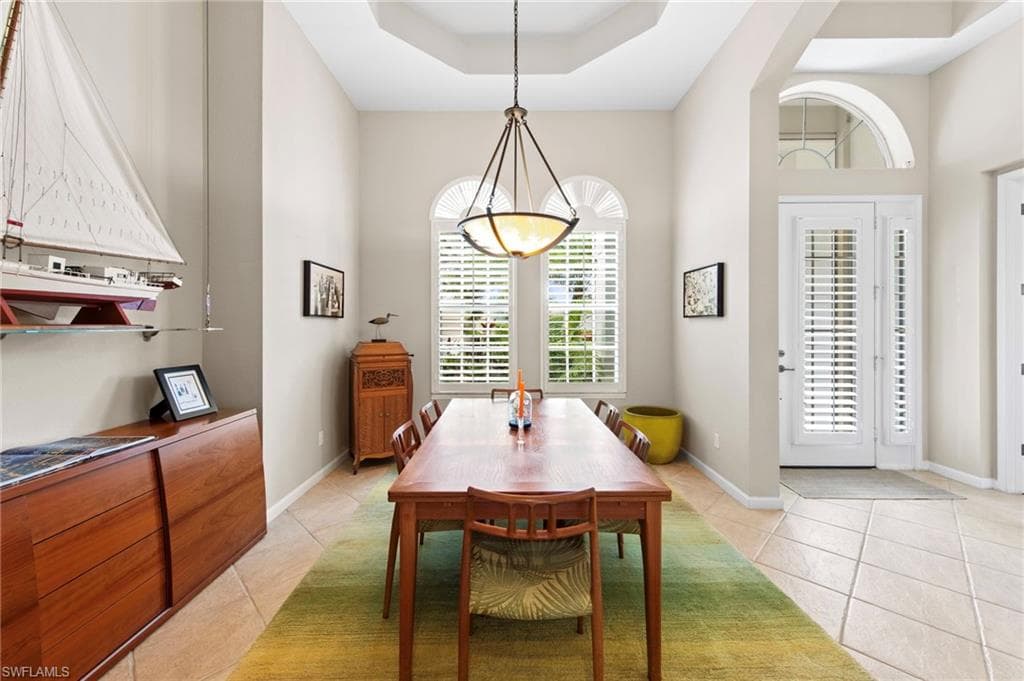 8215 Potomac Ln, Naples, FL 34104-14