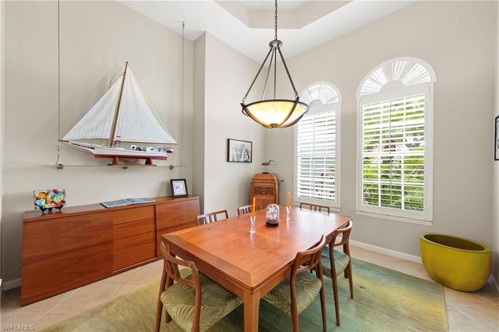 8215 Potomac Ln, Naples, FL 34104-15