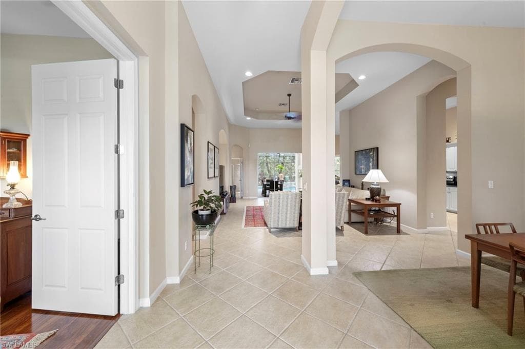 8215 Potomac Ln, Naples, FL 34104-16