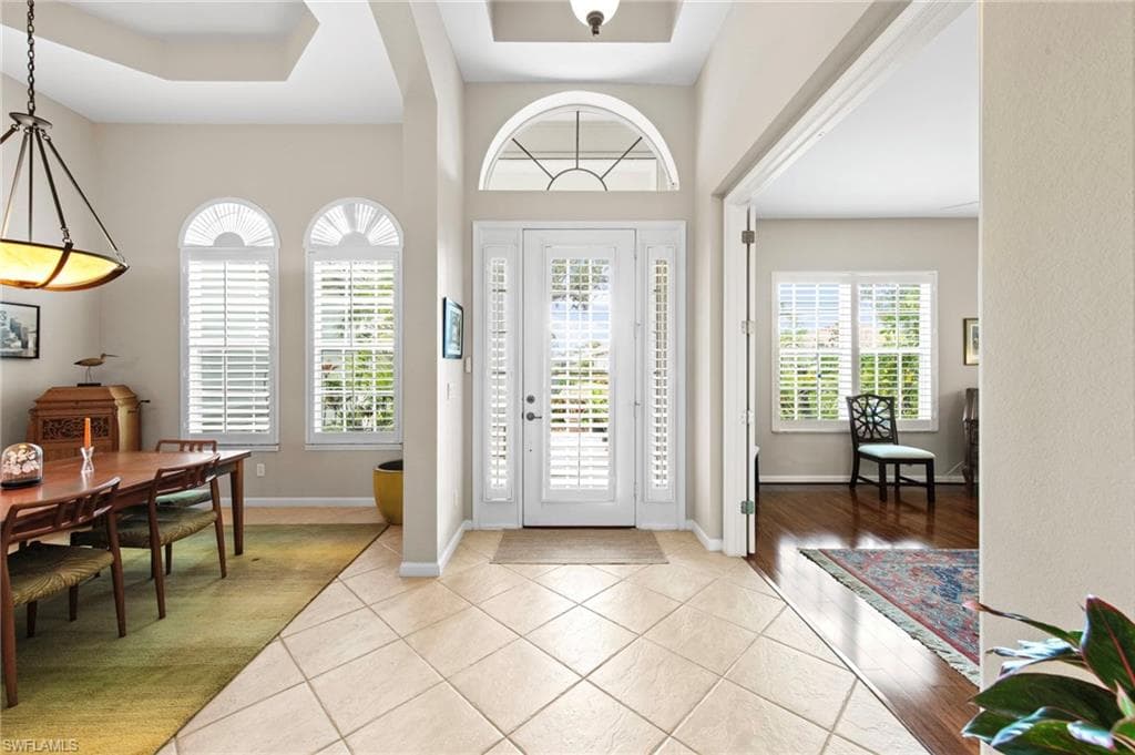 8215 Potomac Ln, Naples, FL 34104-17