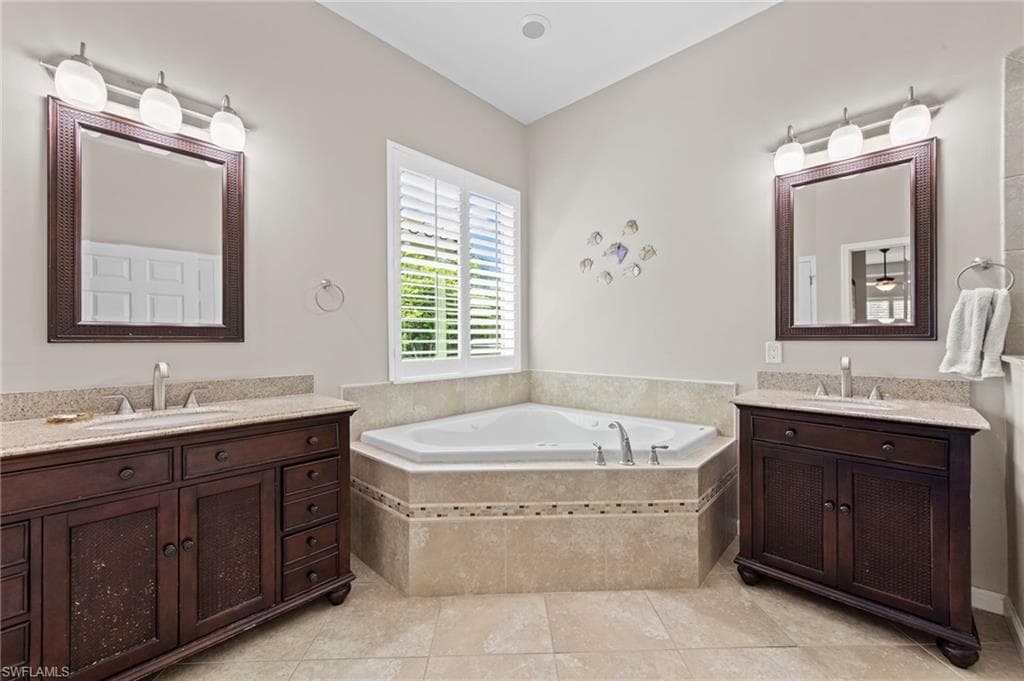 8215 Potomac Ln, Naples, FL 34104-21