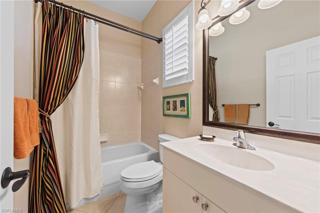 8215 Potomac Ln, Naples, FL 34104-24