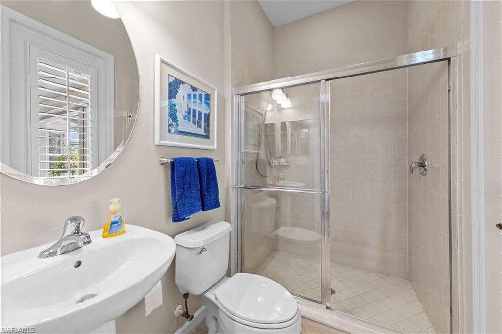 8215 Potomac Ln, Naples, FL 34104-26
