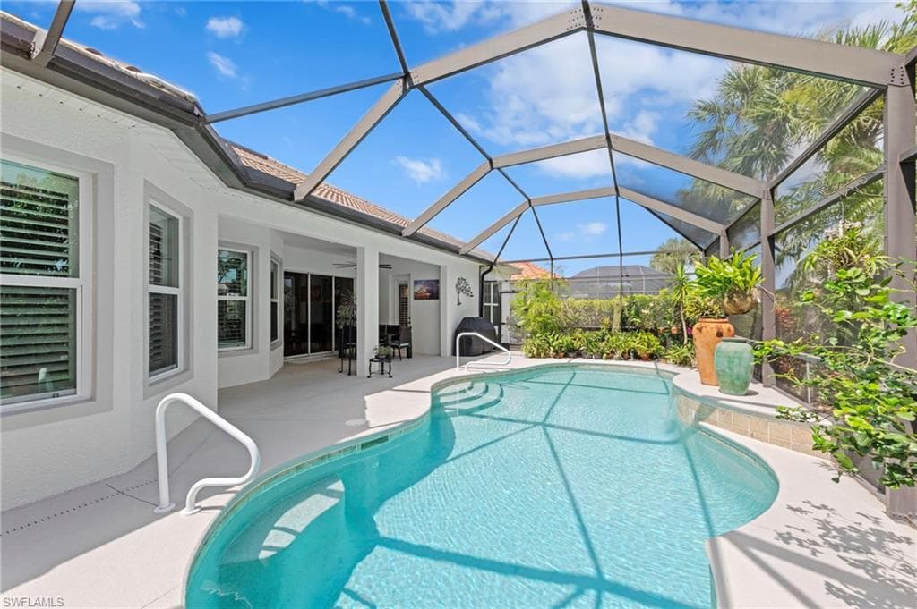 8215 Potomac Ln, Naples, FL 34104-28