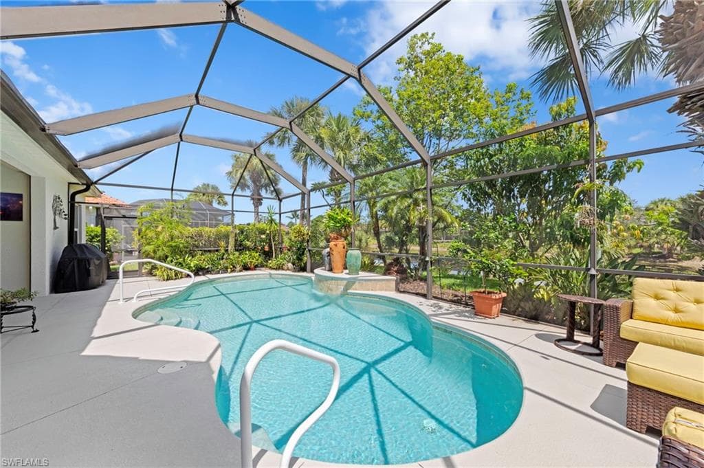 8215 Potomac Ln, Naples, FL 34104-29