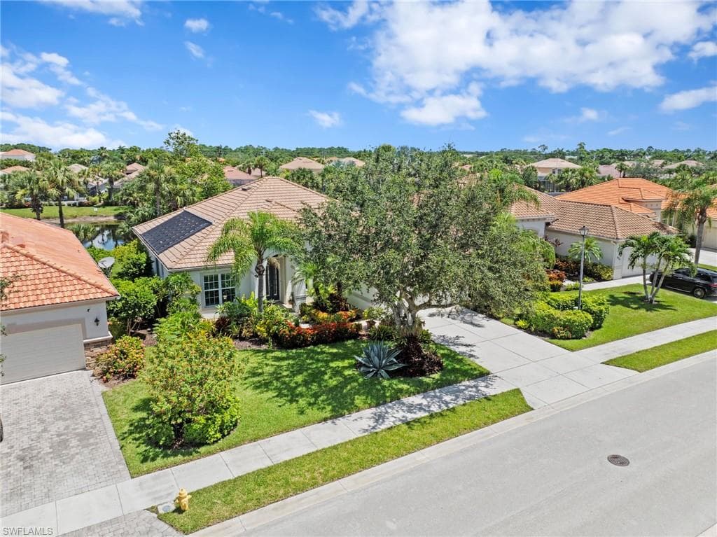 8215 Potomac Ln, Naples, FL 34104-36
