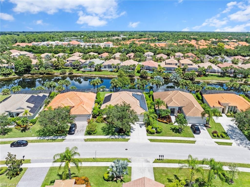 8215 Potomac Ln, Naples, FL 34104-37