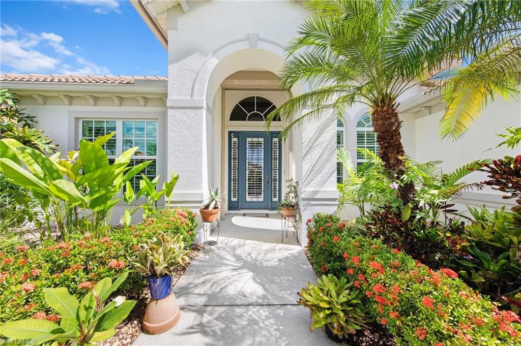 8215 Potomac Ln, Naples, FL 34104-3