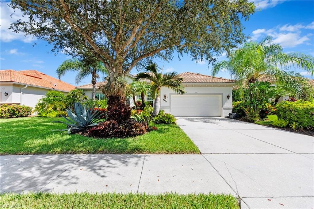 8215 Potomac Ln, Naples, FL 34104-42