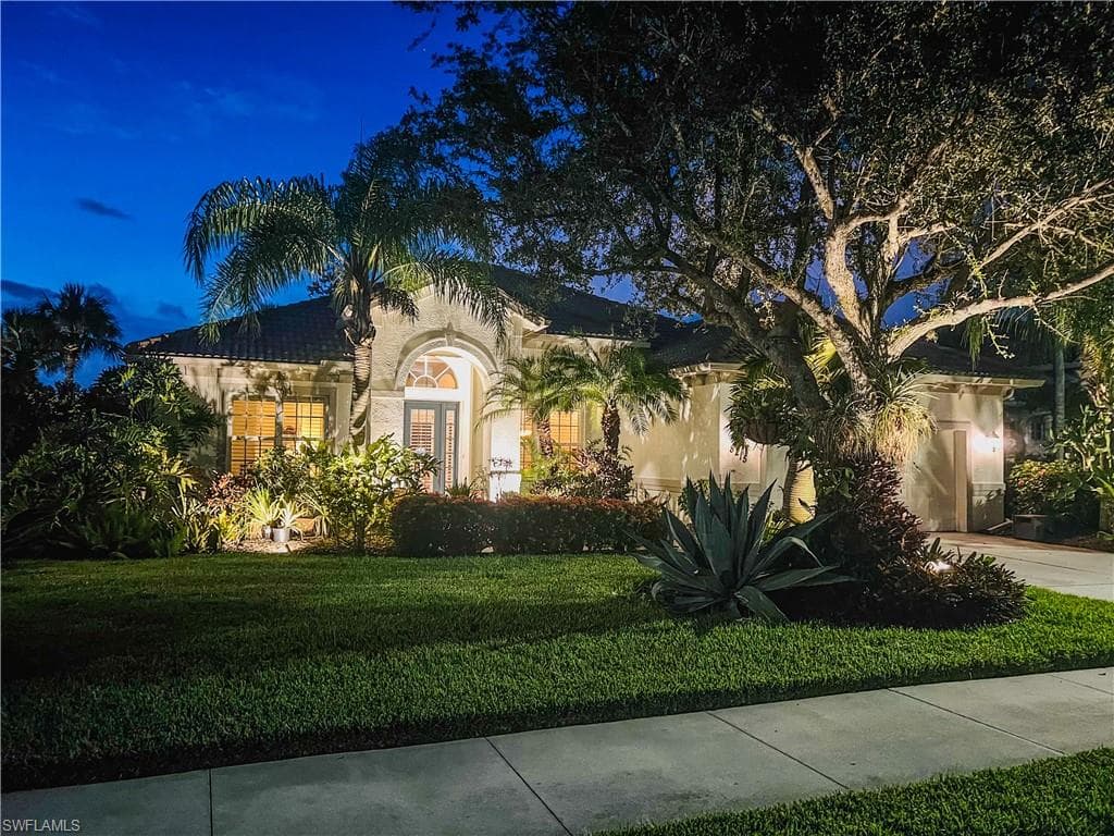 8215 Potomac Ln, Naples, FL 34104-45