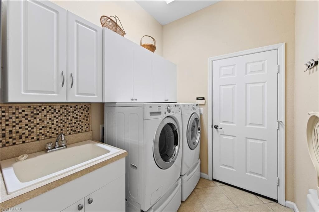 8215 Potomac Ln, Naples, FL 34104-51