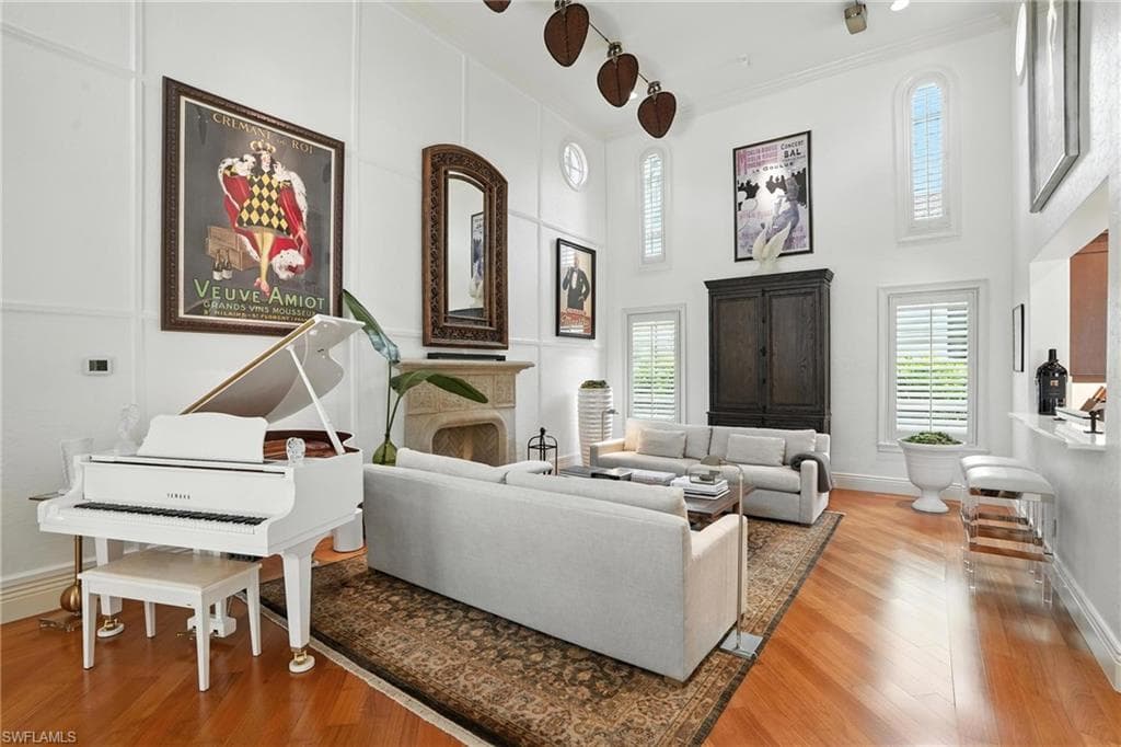 2892 Tiburon Blvd E, Naples, FL 34109-9